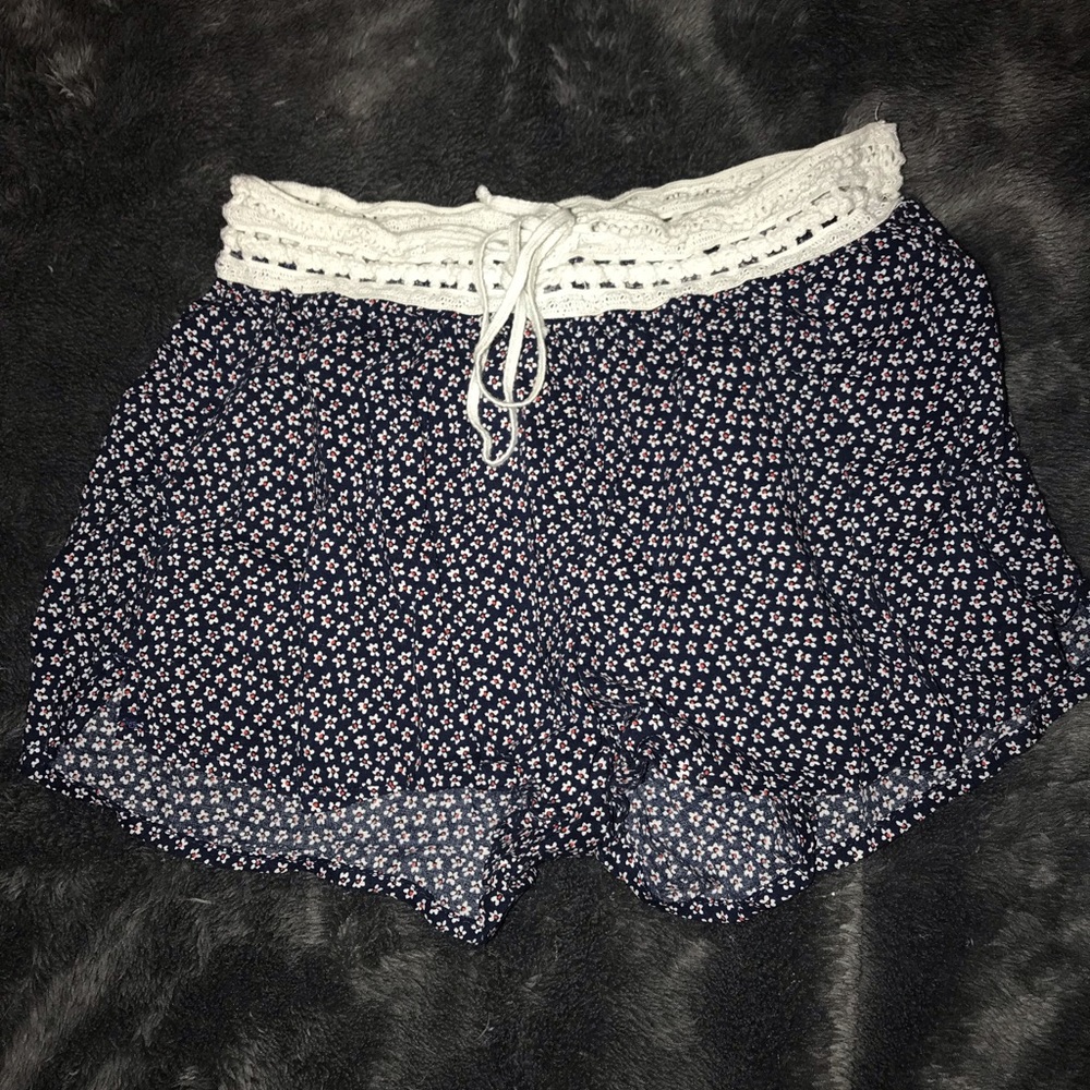 American eagle floral flowy shorts